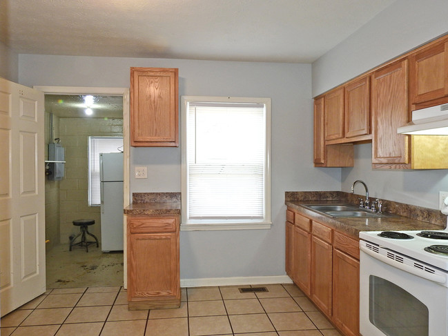 Building Photo - 6503 Evangeline Ave