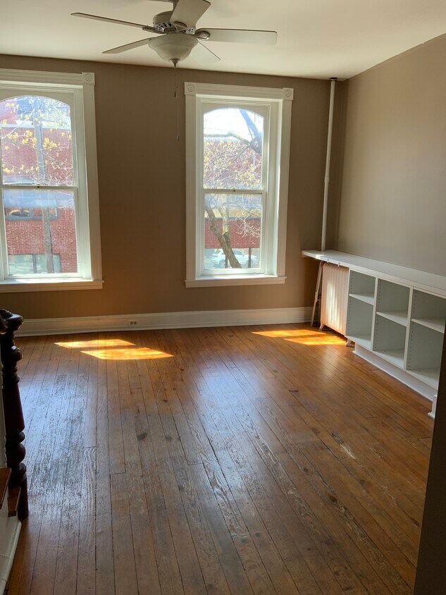 Primary Photo - 113 E Patrick St