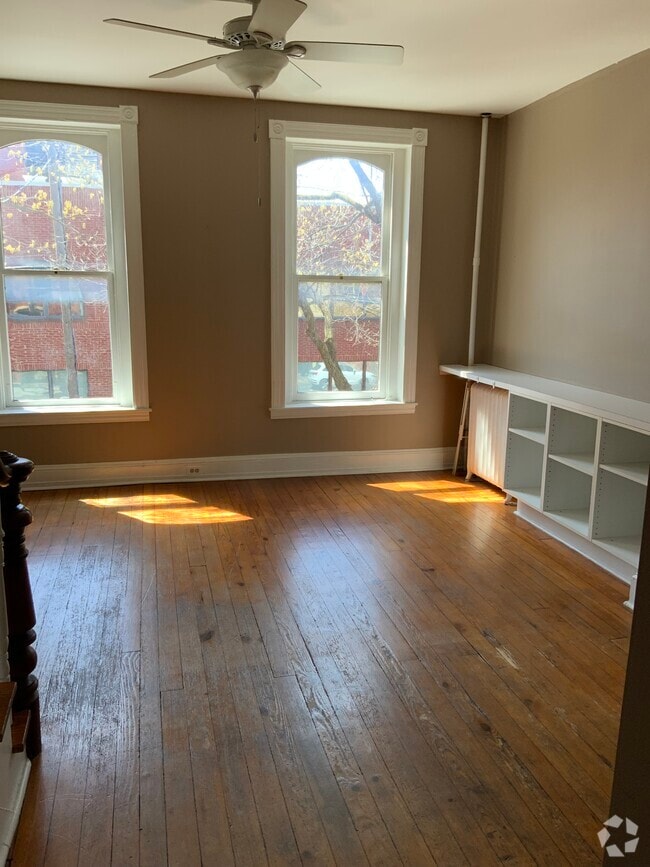 Building Photo - 113 E Patrick St