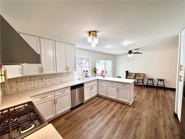 Building Photo - 2056 Pinion Springs Dr