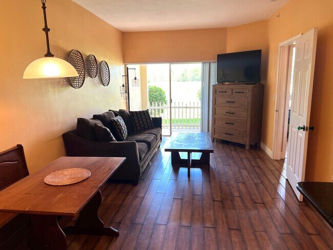 Building Photo - 2040 Greenview Shores Blvd