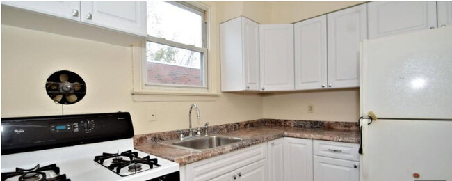 Kitchen left - 725 Belair Cir