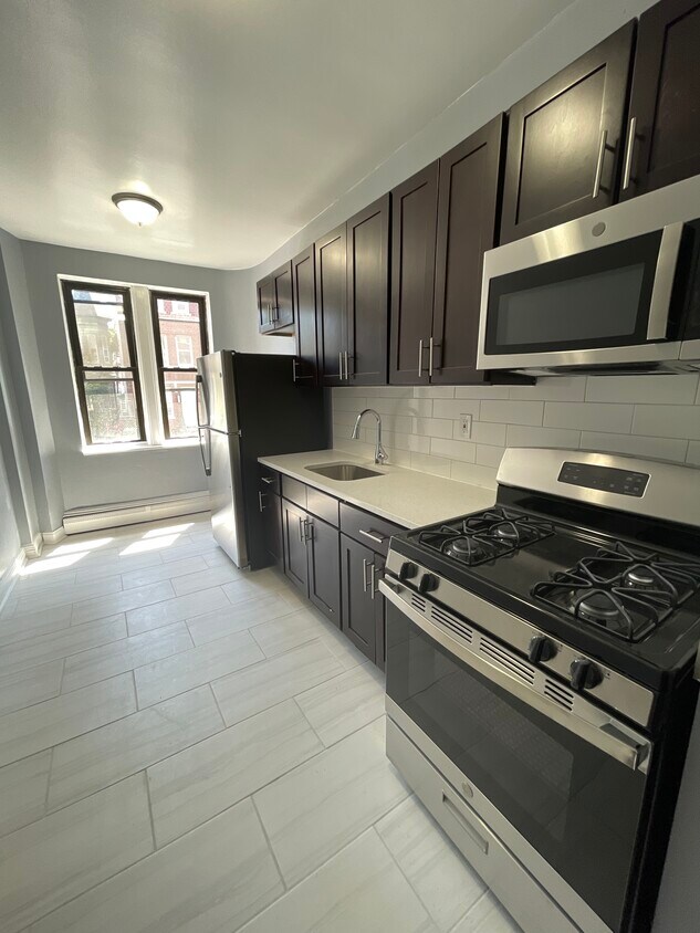 Primary Photo - 14 Kensington Ave