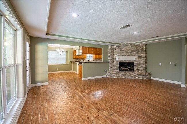 Building Photo - 9317 Lugary Dr