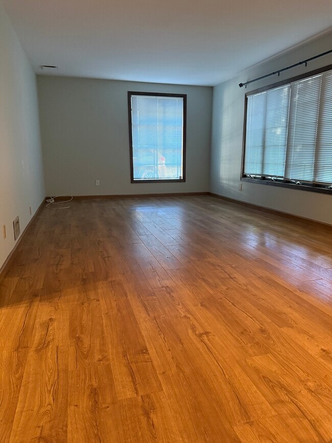 SALÓN GRANDE - 169 Brooksite Dr