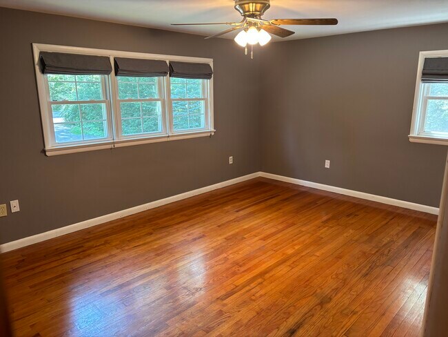 Foto del edificio - 15922 Fernwood Rd