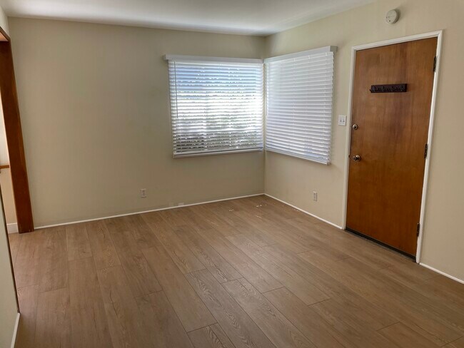 Building Photo - 14907 Camarillo St