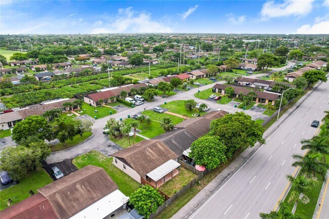 Building Photo - 4736 SW 136th Pl