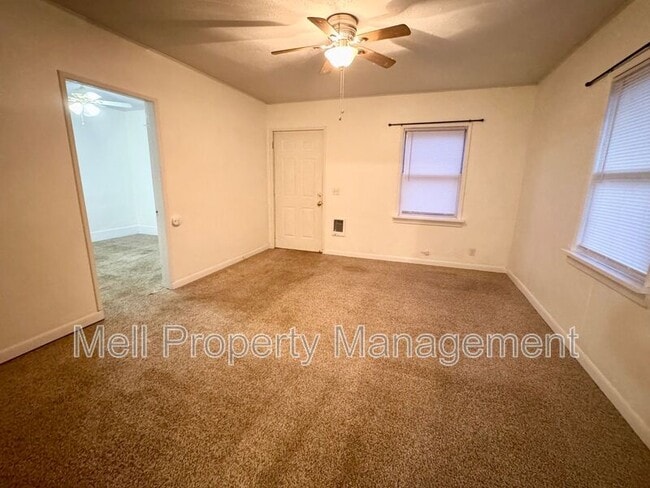 Building Photo - 1514 Summit Dr