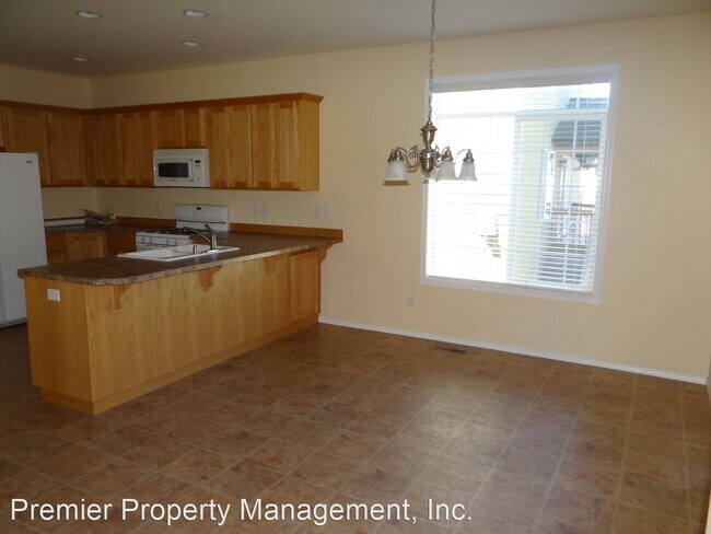 Building Photo - 4 br, 2.5 bath House - 102 NW 152nd St.