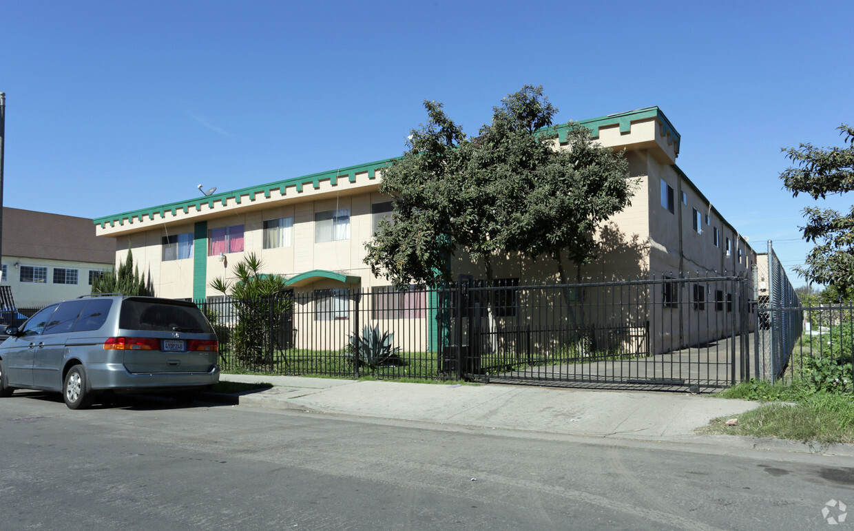 Primary Photo - 717 W 80th St