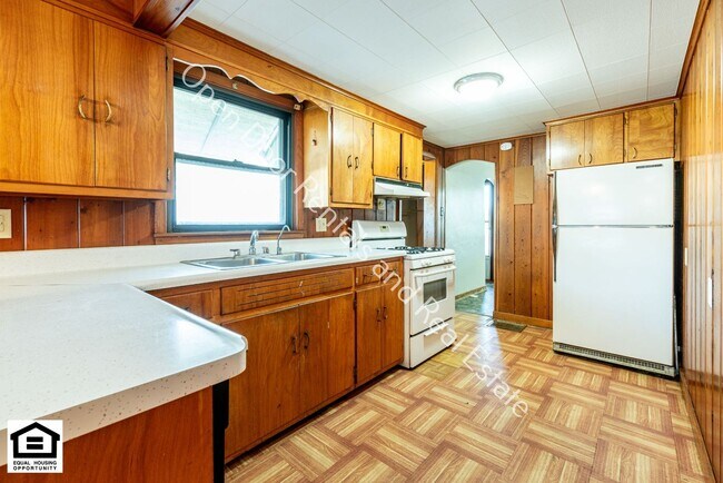 Building Photo - 3 bedroom home now available
