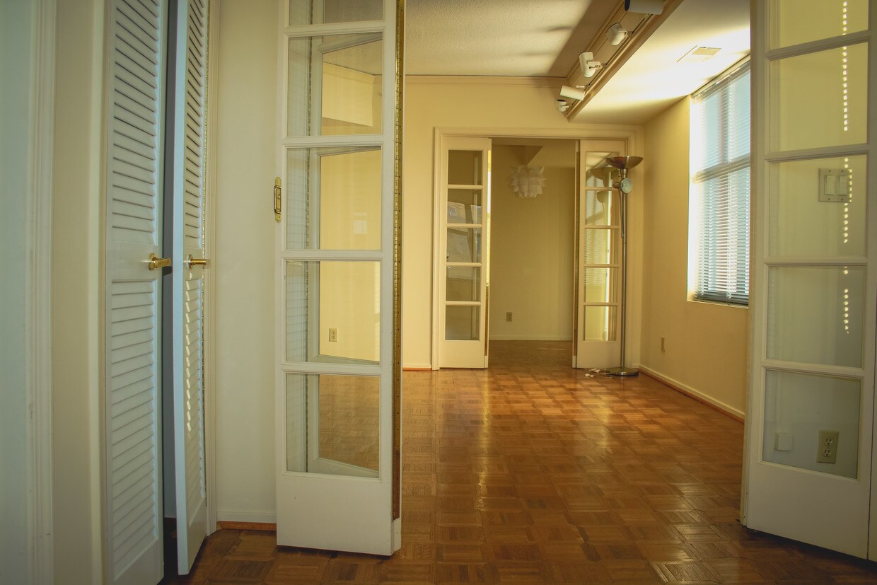 Foto principal - 1401 17th St NW