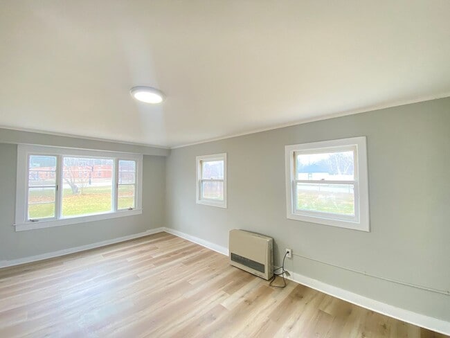 Foto del edificio - 241 S Main St