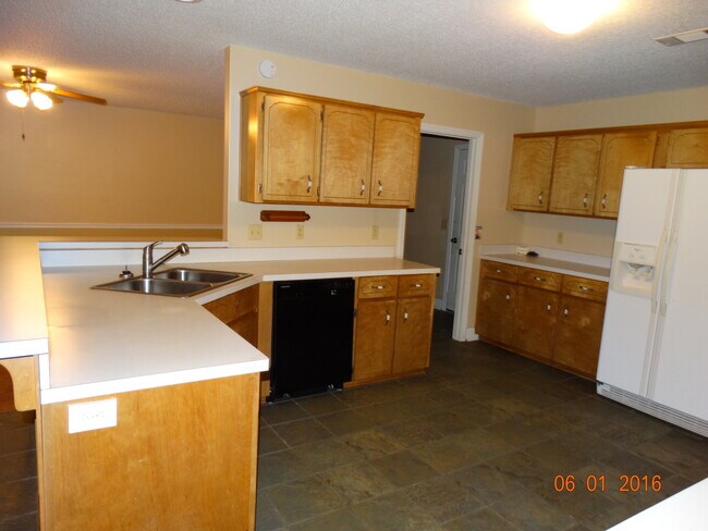 Foto del edificio - 30 Fernwood Ct