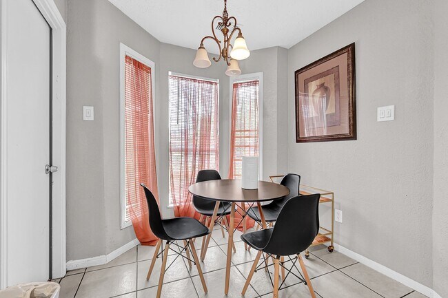 Foto del edificio - 4510 Beechcraft St