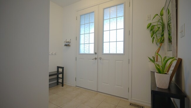 Building Photo - 2068 Gibson St