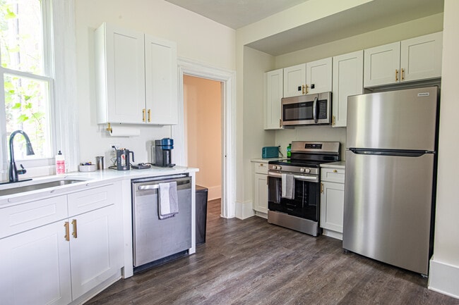 Building Photo - 2325 5th Ave