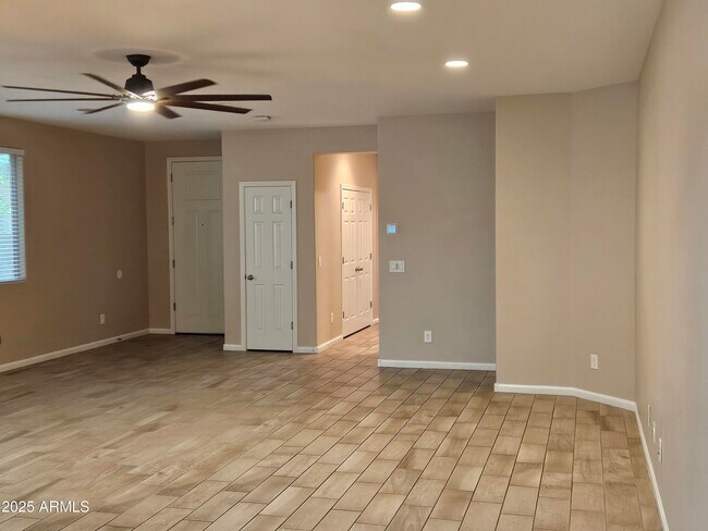 Foto del edificio - 7836 W Rock Springs Dr