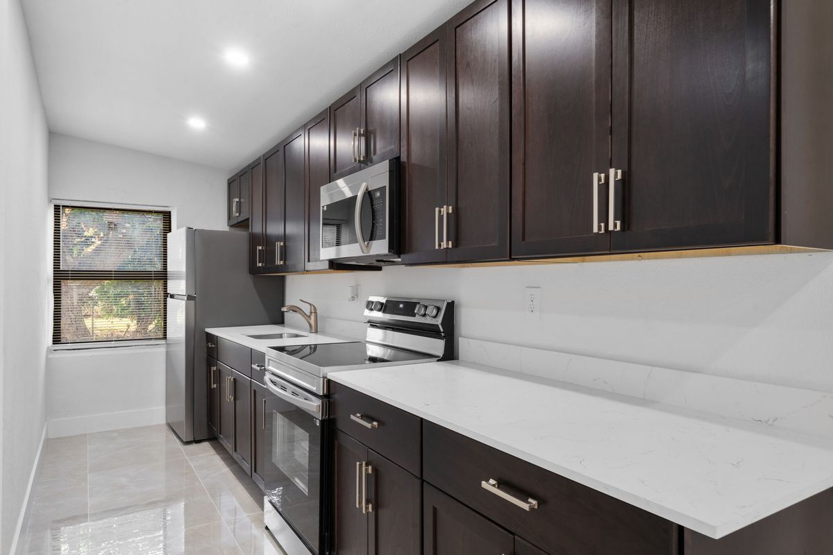 Foto del edificio - 1300 NW 90th St