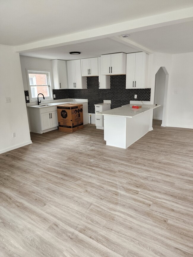 Building Photo - 15731 Lauder St