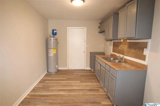 Building Photo - 2908 Hart Dr NW