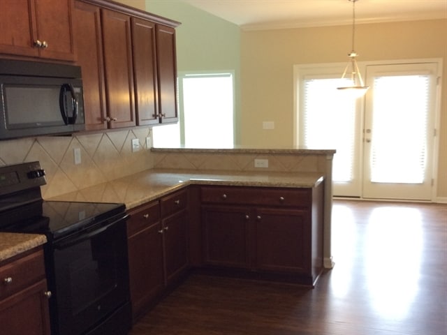 Building Photo - 3225 Saddlebrook Dr