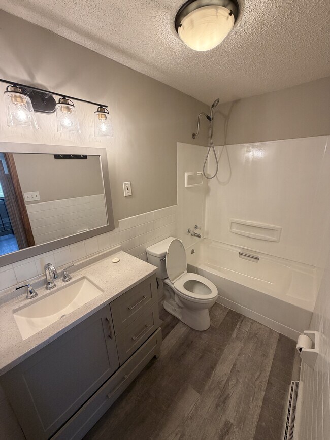 Foto del edificio - 6909 Lakeview Dr