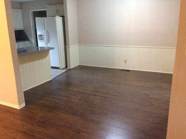 Foto del edificio - 1705 Rock Hollow St