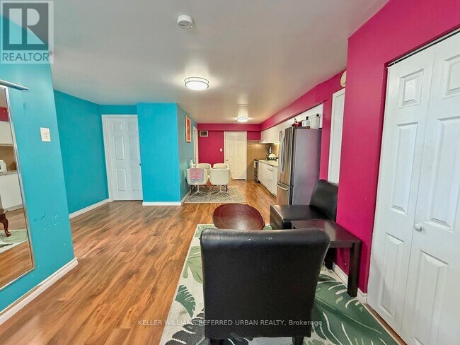 Photo du bâtiment - 6 Elmhurst Dr