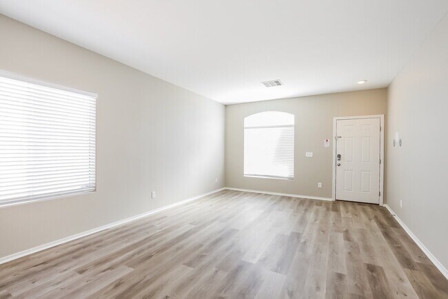 Foto del edificio - 1704 Mizzenmast Ave