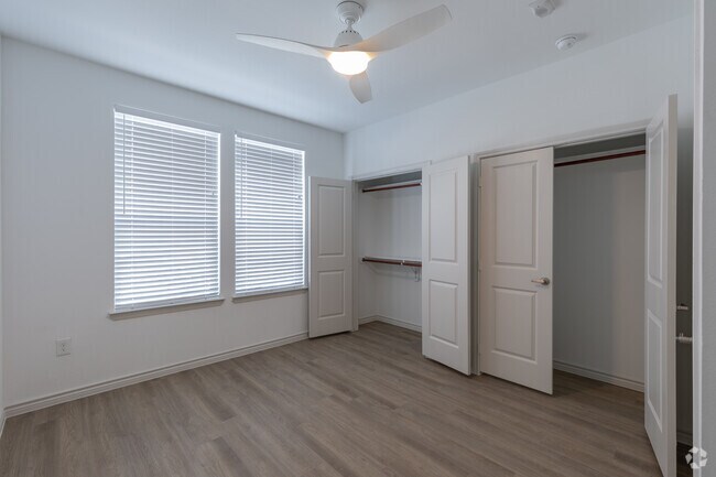 Foto del edificio - 26302 Oak Ridge Dr