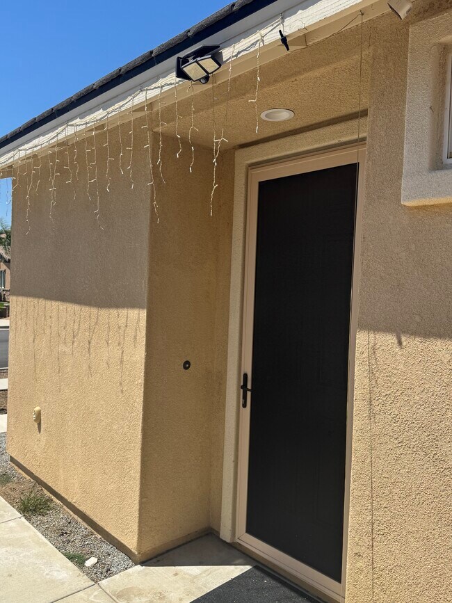 Foto del edificio - 34882 Kingsnake Ave