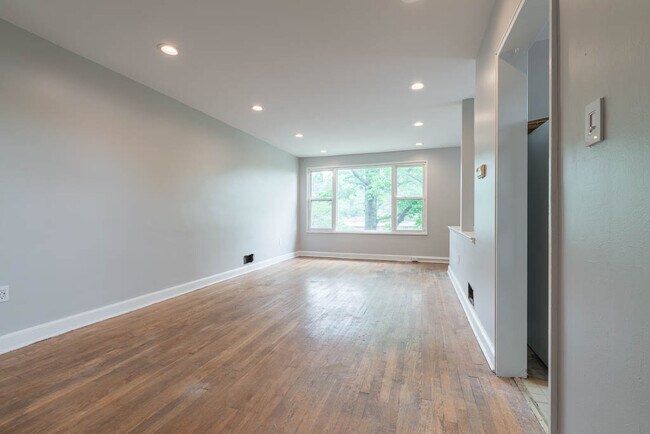 Building Photo - 115 Webster St NE