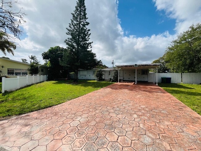 Foto del edificio - 1420 NE 203rd St