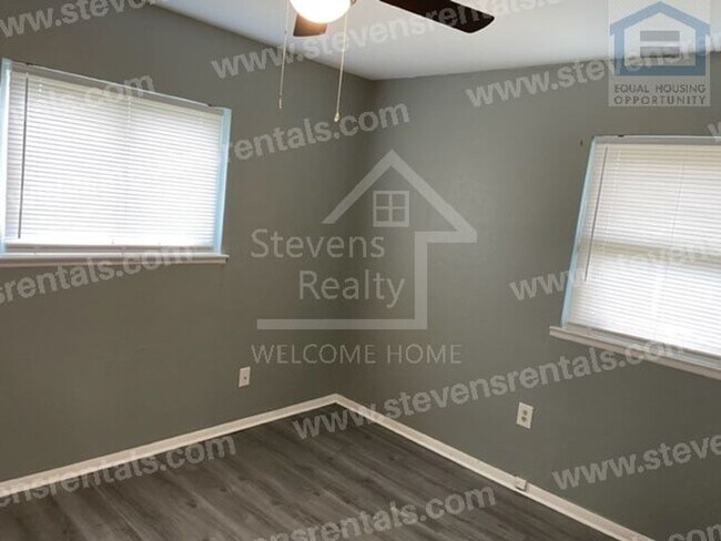 Foto del edificio - 426 NW Greenmeadow Dr