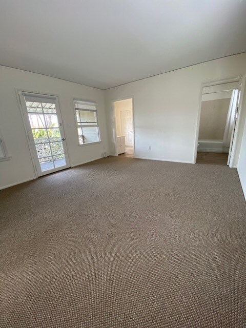 Living room - 427 W Commonwealth Ave