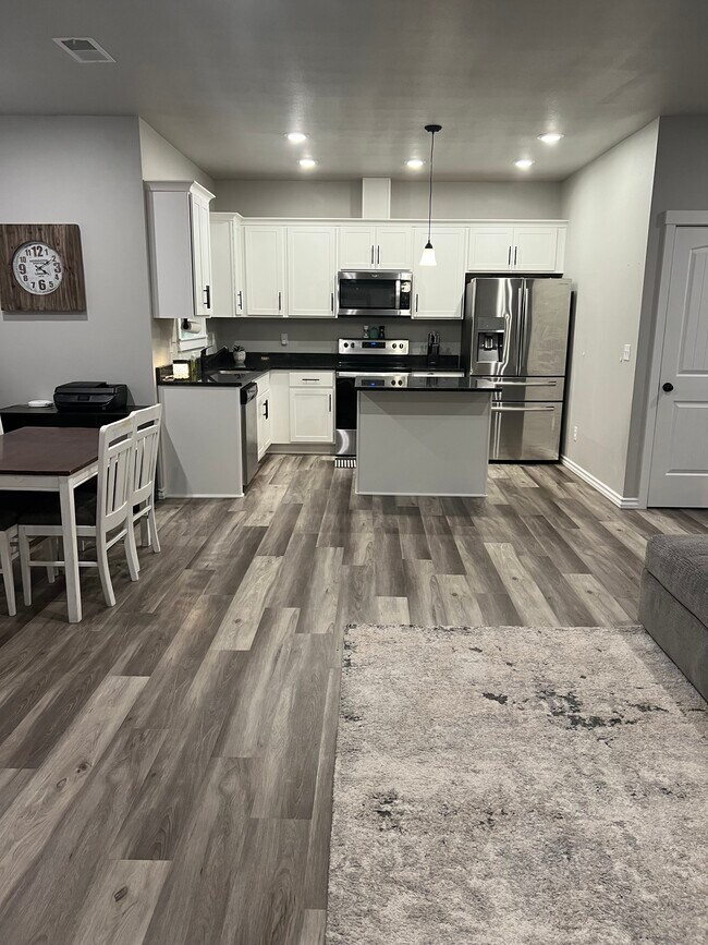 Foto del edificio - 188 E G St