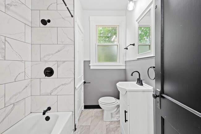 Building Photo - SCORE 1ST MONTH'S RENT FREE IF SIGNED BY JULY 31! Spectacular 3 bedroom home in Carrick available...