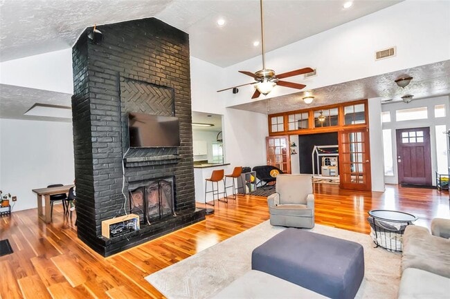 Building Photo - 13630 Cedar Point Dr