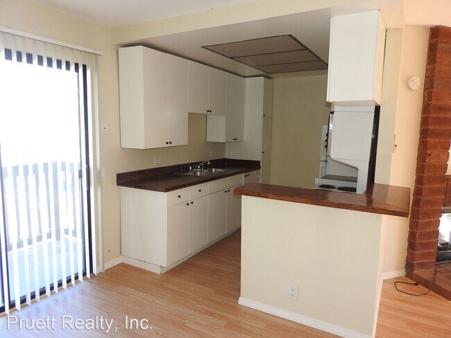 Foto del edificio - 2 br, 2 bath House - 4675 Oregon St #7