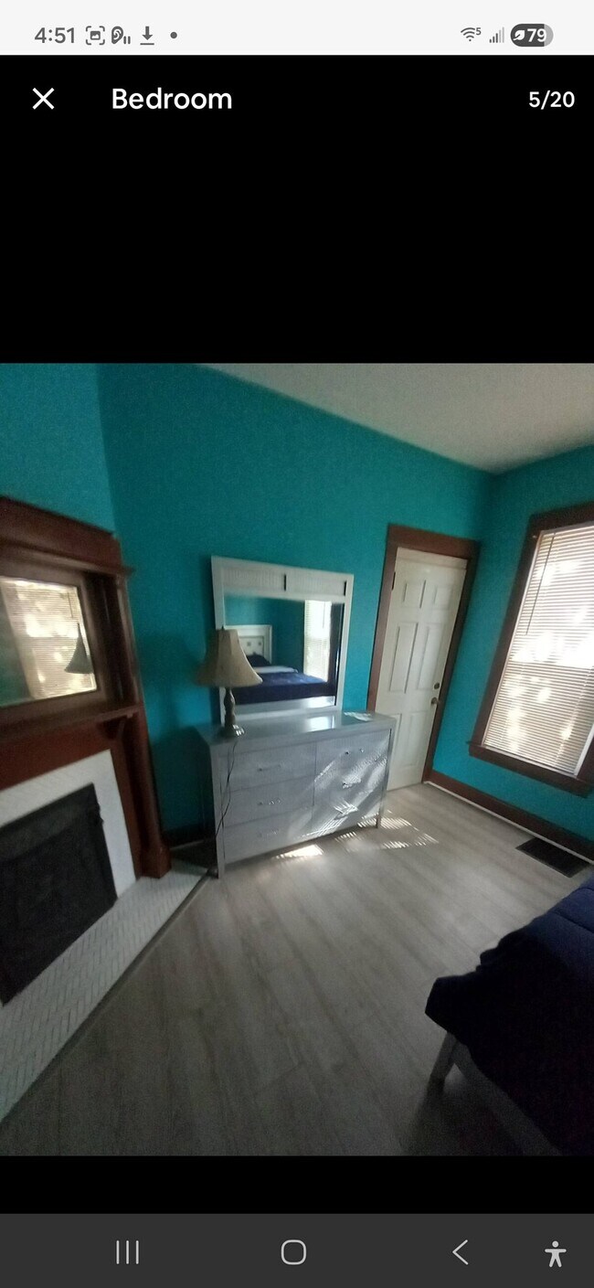 Foto del edificio - 2600 Commercial Ave