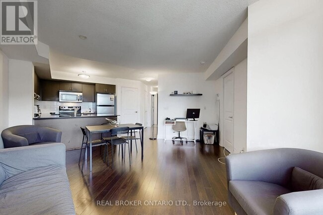 Building Photo - 1060-1060 Sheppard Ave W