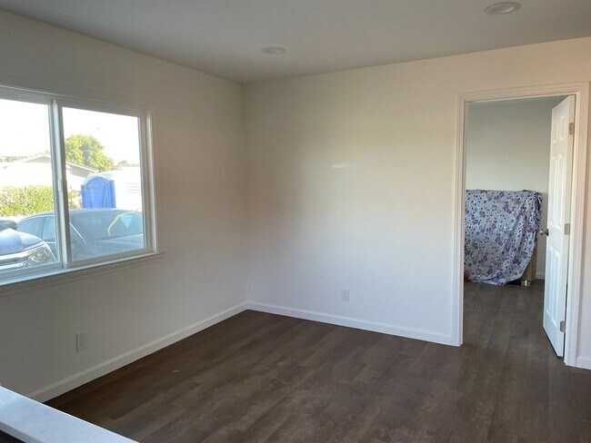 Building Photo - 3633 Lake Ontario Dr