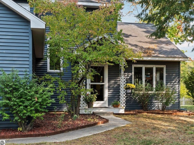 Building Photo - 7878 Outer Dr S