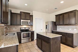 Building Photo - 713 Carillion Dr