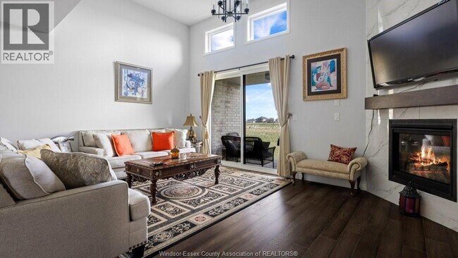 Photo du bâtiment - 236 McLellan Ave