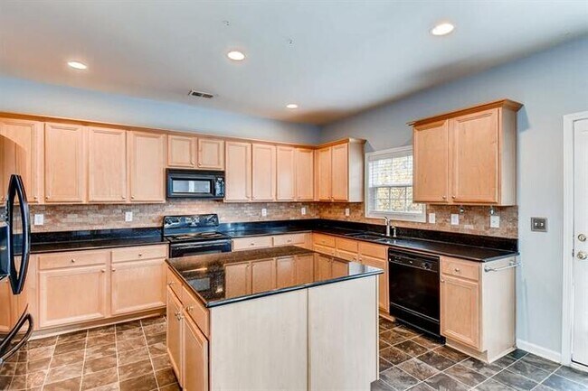 Building Photo - 972 Maple Leaf Dr, McDonough, GA, 30253