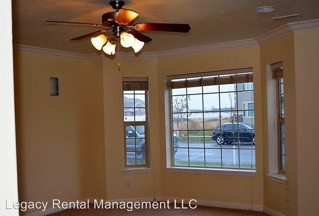 Building Photo - 2 br, 1.5 bath House - 637 Trejo