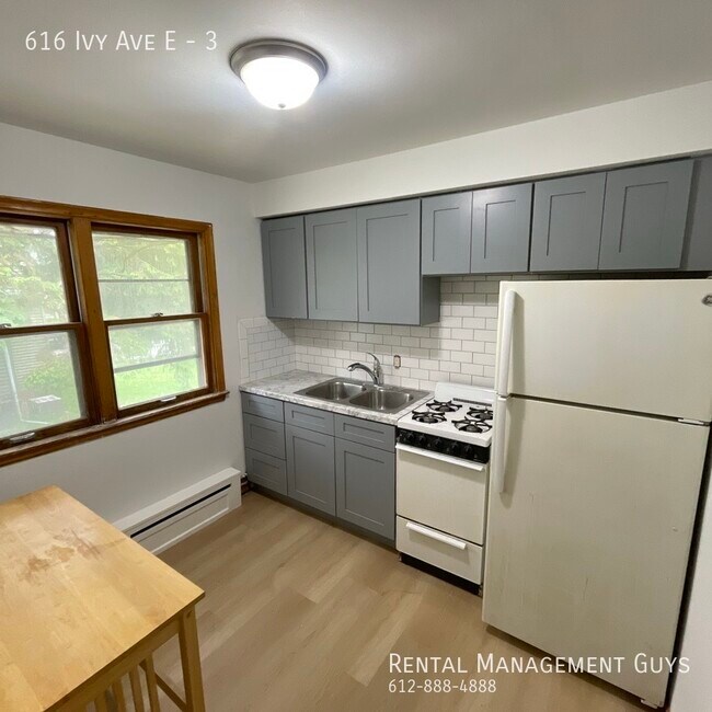Foto del edificio - 616 Ivy Ave E